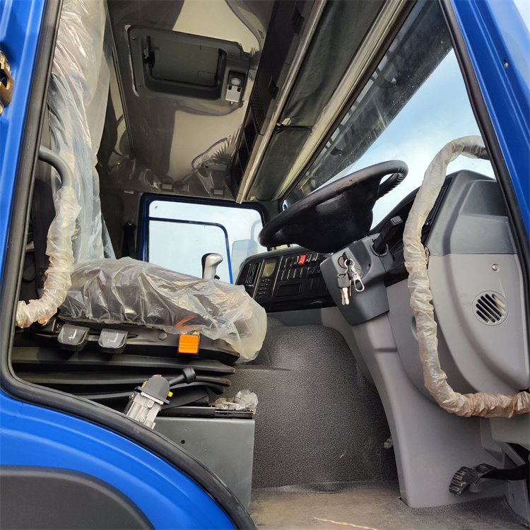 Camion-benne Howo 8x4
