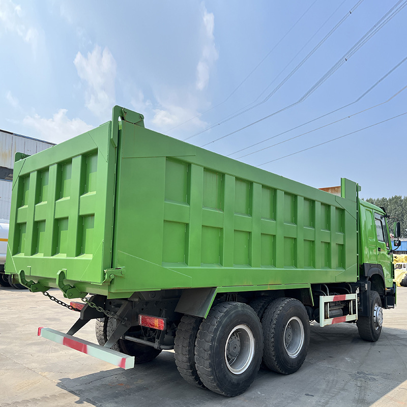 Camion-benne Sinotruk Howo 6x4 de 371 ch