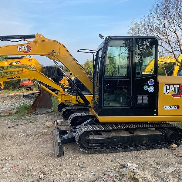 Pelle excavatrice Cat 305.5E d'occasion de 5,5 tonnes
