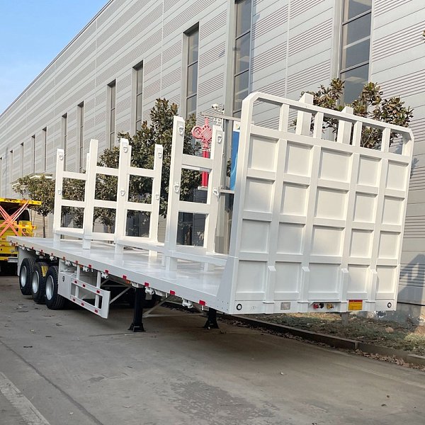 Semi-remorque de transport de bois