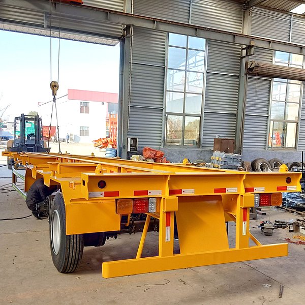 Châssis porte-conteneur 40 pieds à trois essieux