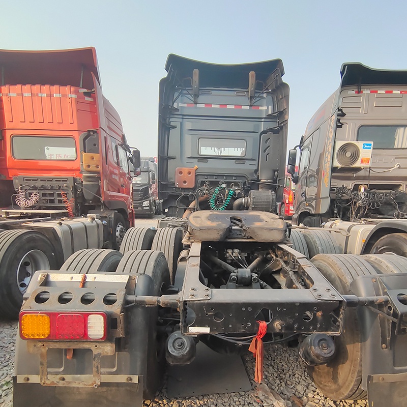 Camion tracteur CNG FAW JH6 6x4 de 460 ch