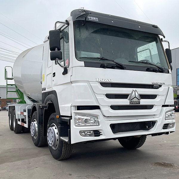 Camion-malaxeur à béton et ciment Howo 371 8x4