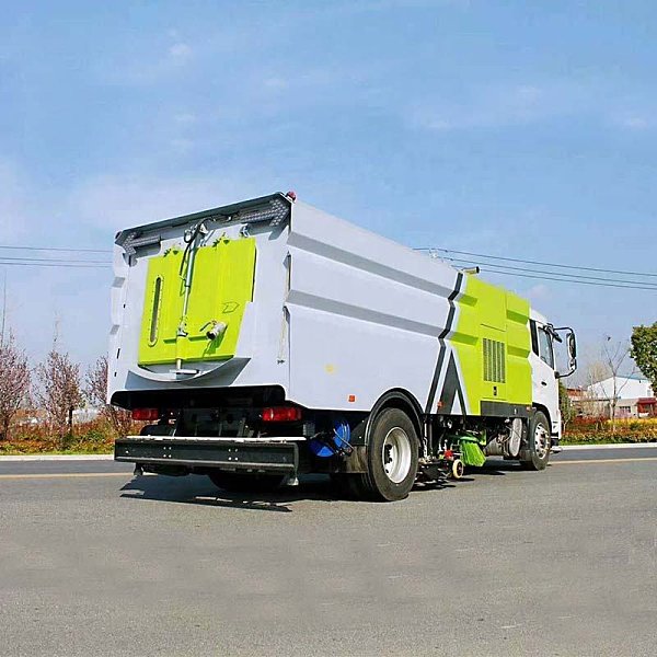Camion-balayeuse aspiratrice