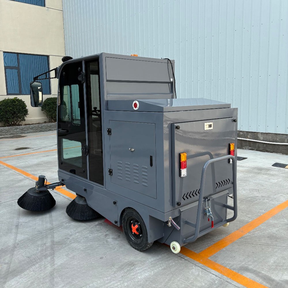 Nouveau camion-balayeur électrique autoporté