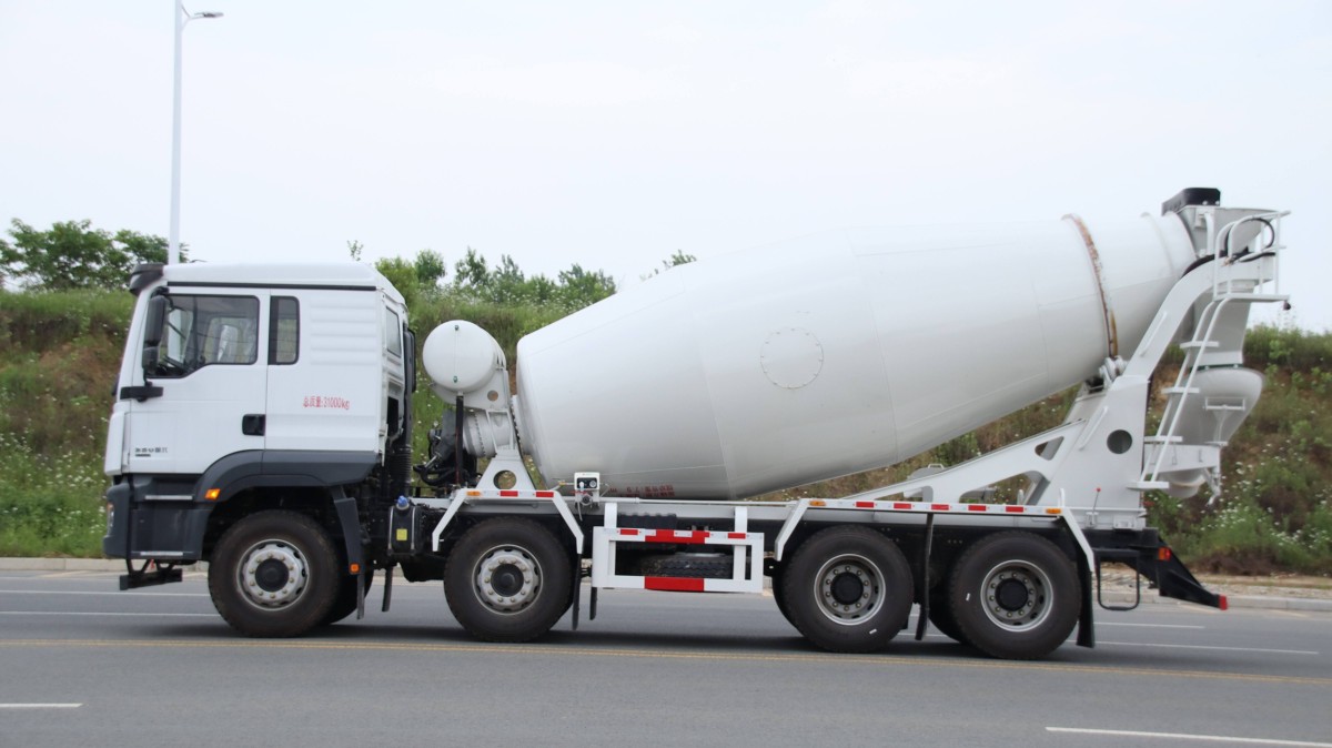 Camion malaxeur à béton Shacman 8x4