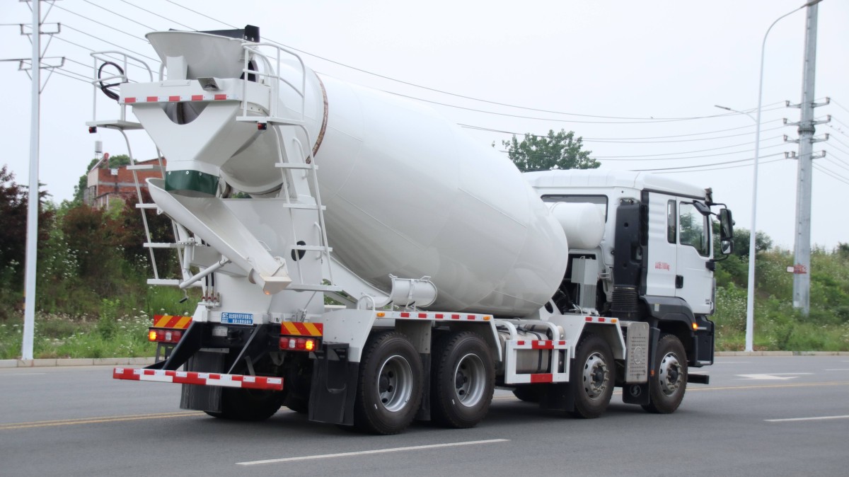 Camion malaxeur à béton Shacman 8x4