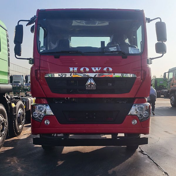 Tracteur routier Howo T7H 4x2 de 440 HP conforme à la norme Euro 5