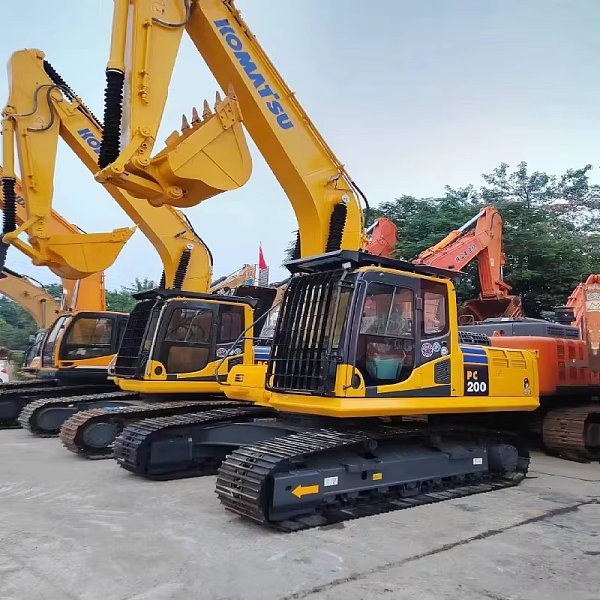Pelle Komatsu PC200 d'occasion de 20 tonnes
