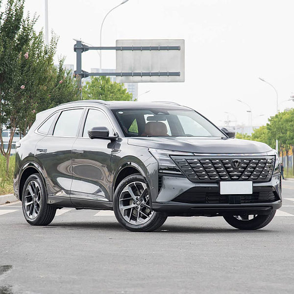 CHANGAN CS75 PLUS 1.5T бензиновый компактный внедорожник