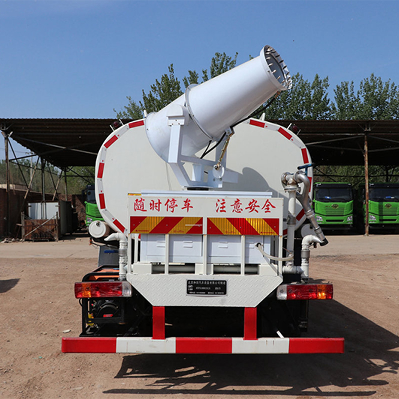 شاحنة رش مياه FAW Jiefang J6L بقوة 220HP ودفع 4X2