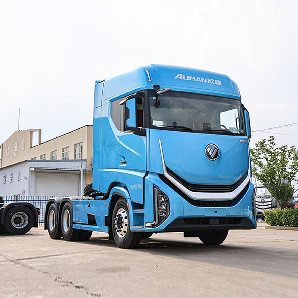 شاحنة جرار Auman GALAXUS 9 مزودة بناقل حركة ZF بـ12 سرعة ومحرك ديزل 14.5L  بقوة 680 حصانًا  ودفع 6x4 وناقل حركة أوتوماتيكي AMT