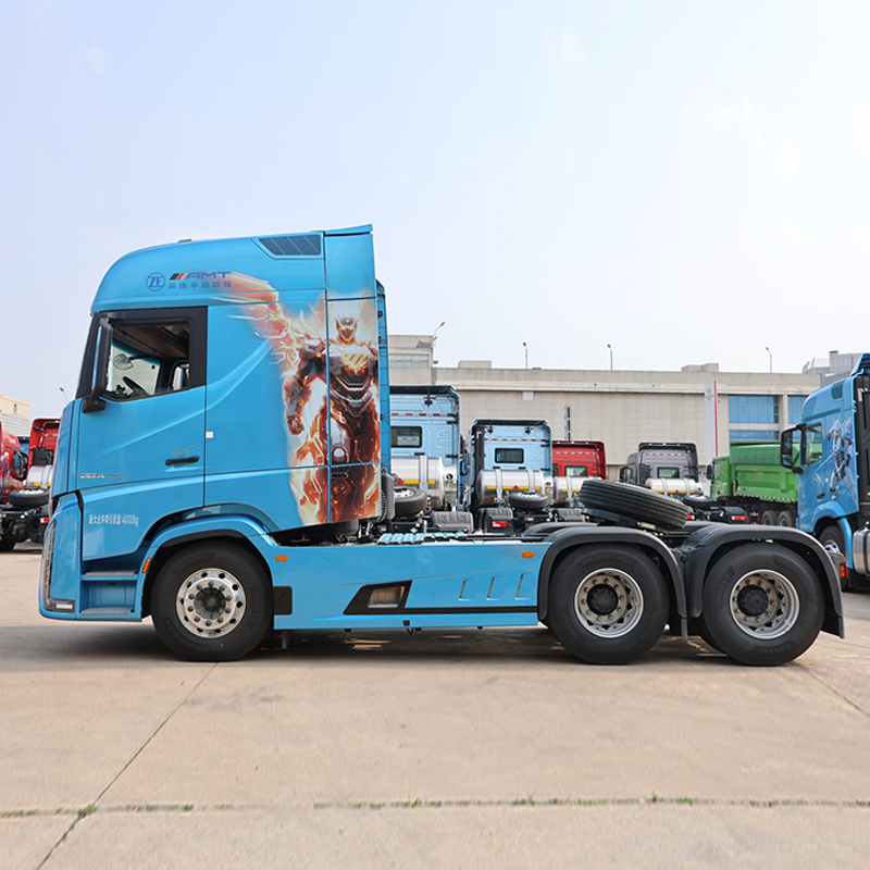 شاحنة جرار Auman GALAXUS 9 مزودة بناقل حركة ZF بـ12 سرعة ومحرك ديزل 14.5L  بقوة 680 حصانًا  ودفع 6x4 وناقل حركة أوتوماتيكي AMT