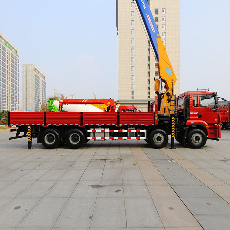 شاحنة رافعة SHACMAN M3000S بقوة 340 حصان ونظام دفع 8×4