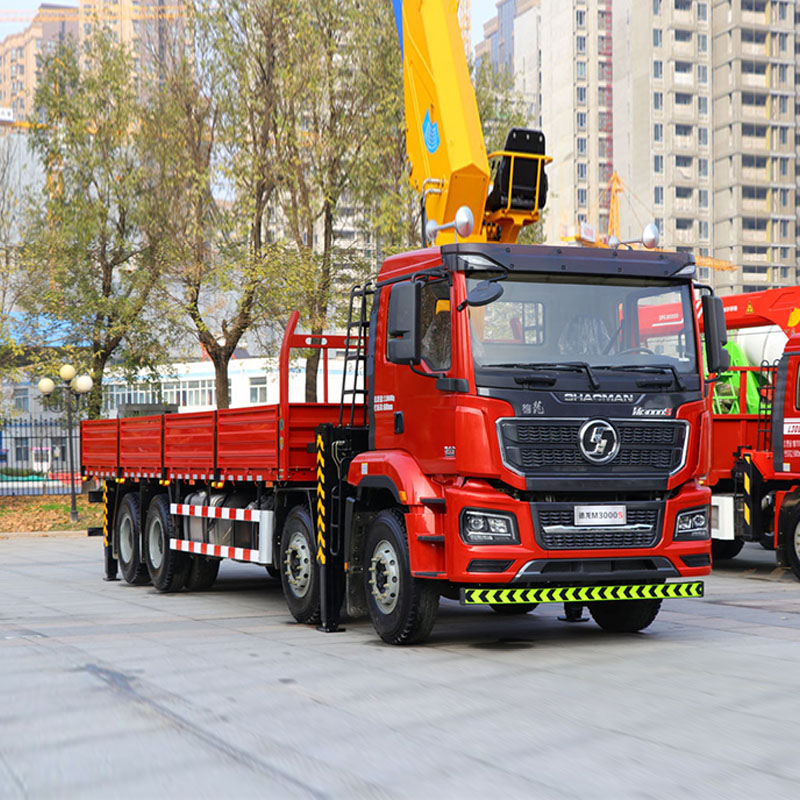 شاحنة رافعة SHACMAN M3000S بقوة 340 حصان ونظام دفع 8×4