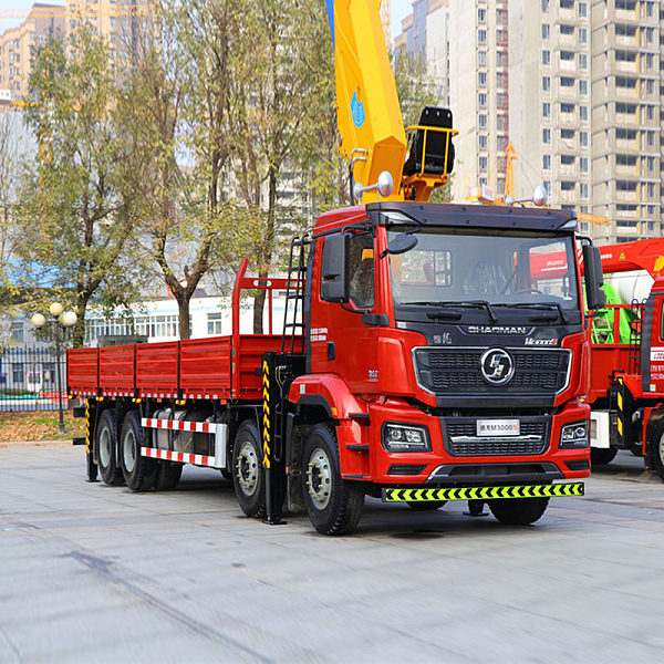 شاحنة رافعة SHACMAN M3000S بقوة 340 حصان ونظام دفع 8×4