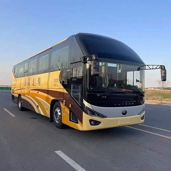 حافلة Yutong ZK6120 بناقل حركة يدوي، 55 مقعدًا