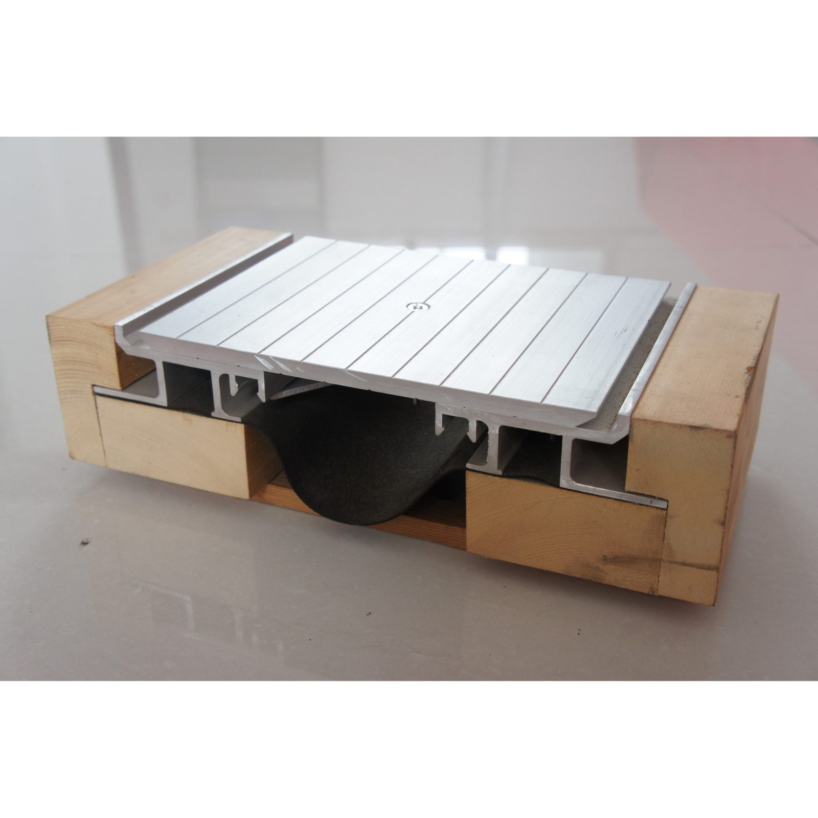 Floor aluminum expansion joint