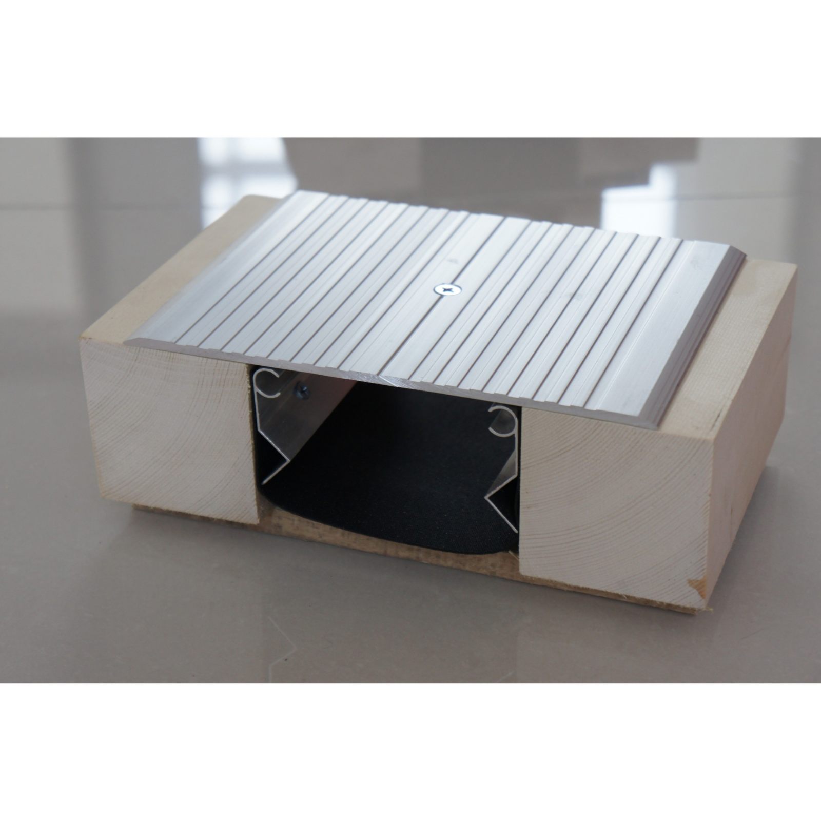 Floor aluminum expansion joint