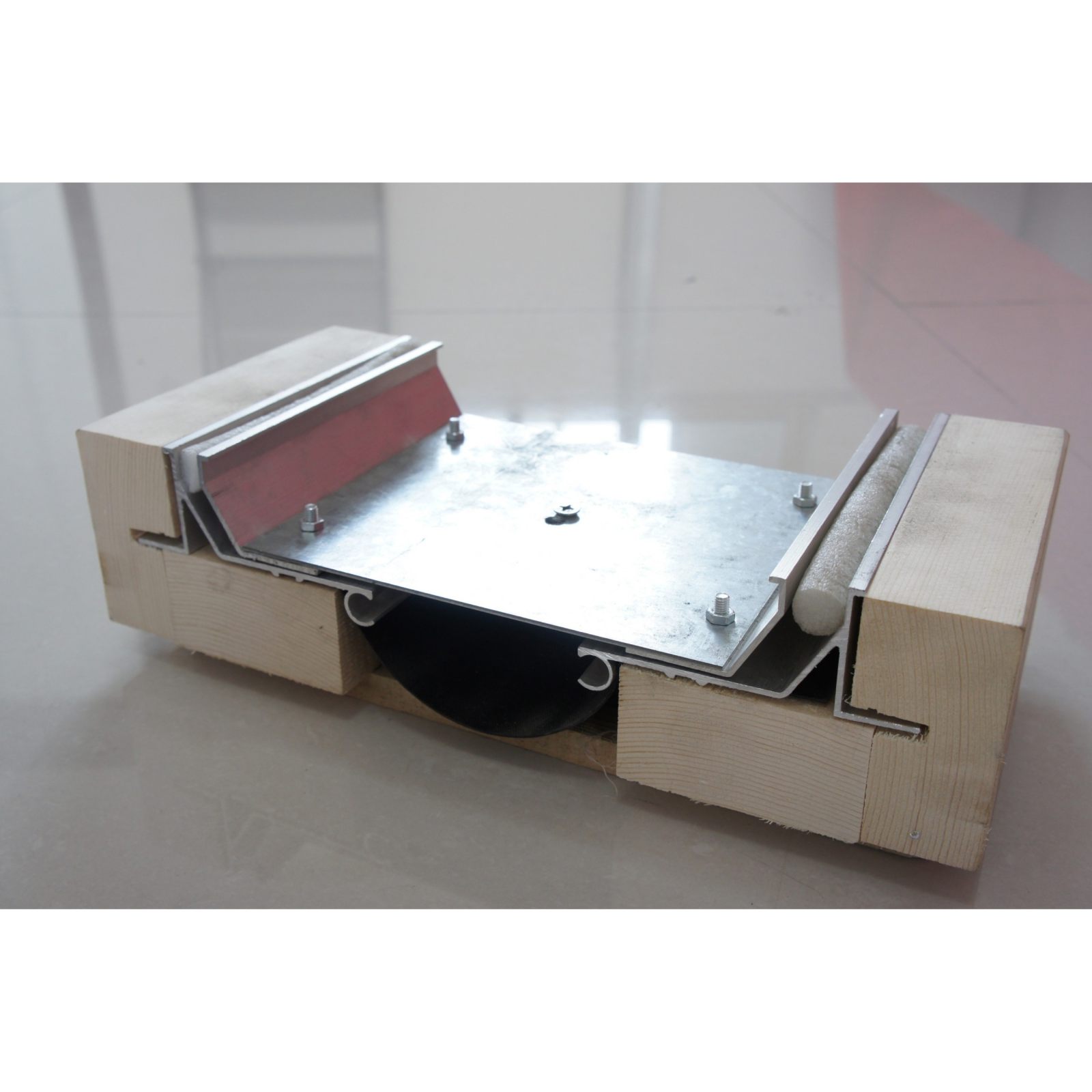 Floor aluminum expansion joint