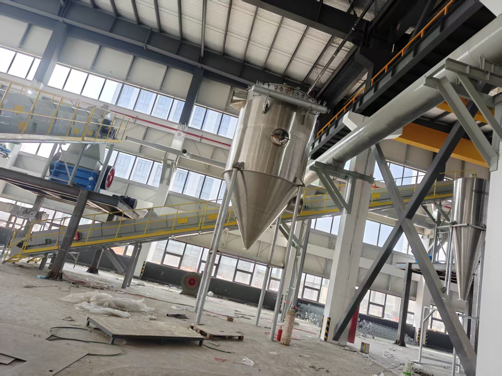 Fully sealed belt conveyor Fully sealed belt conveyor