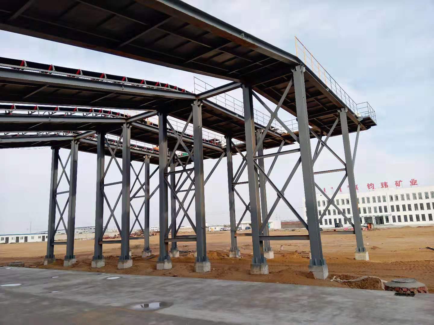 Ore conveyor