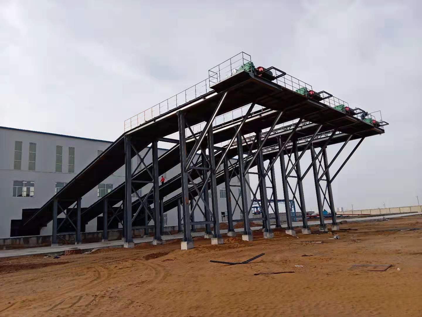 Ore conveyor