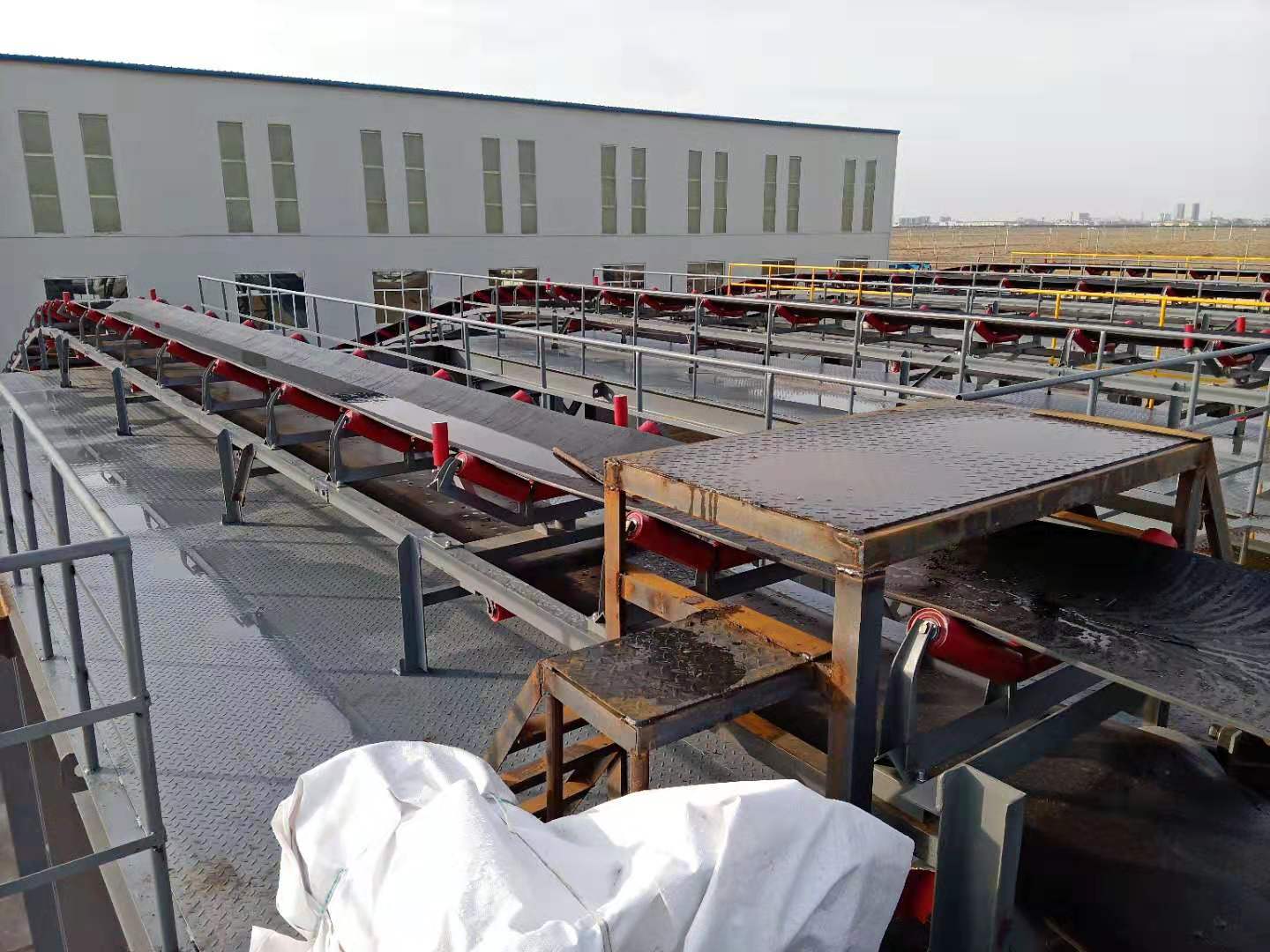 Ore conveyor