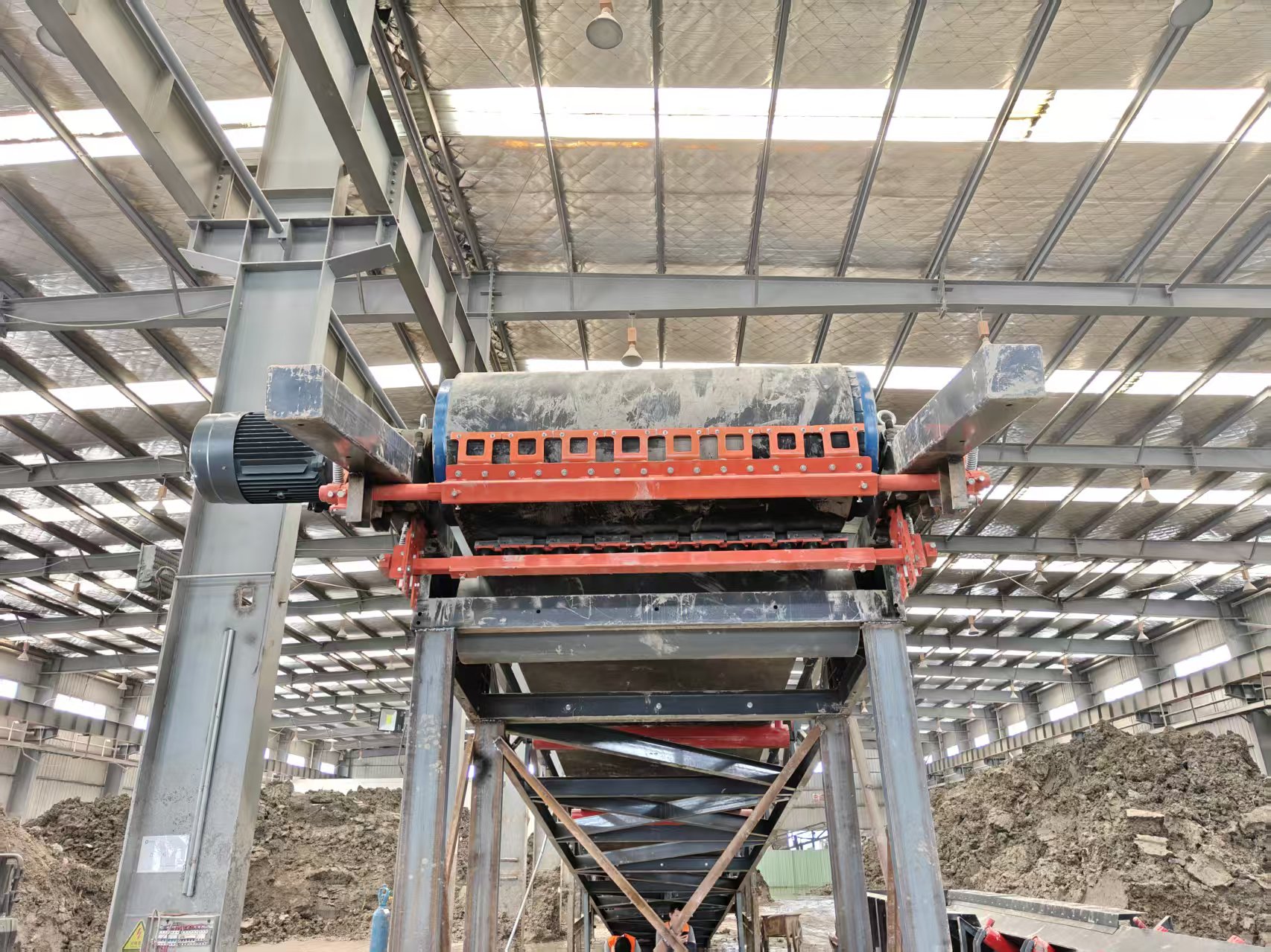 Sludge belt conveyor with viscosity Sludge belt conveyor with viscosity