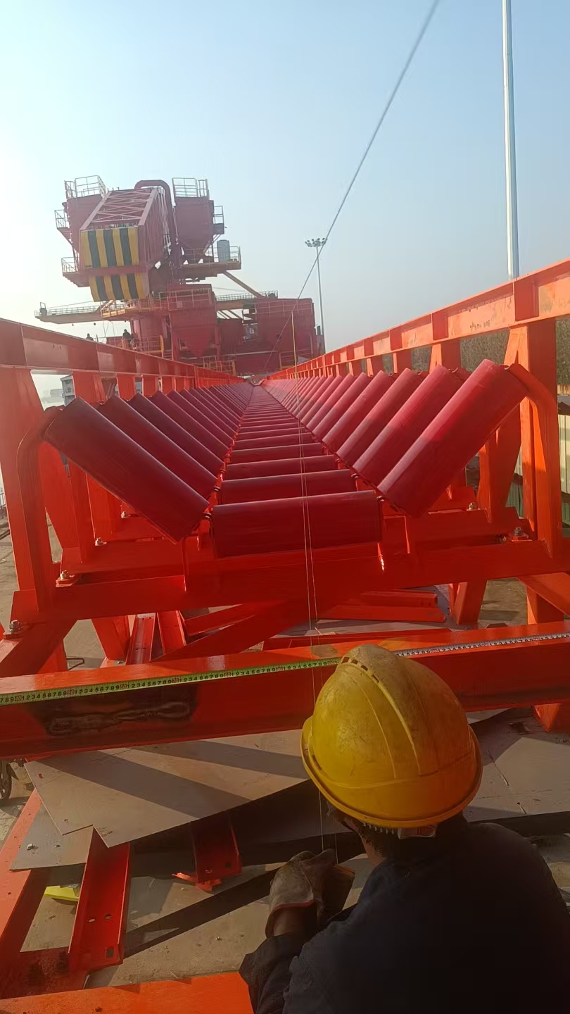 Offshore conveyor belt machine truss structure