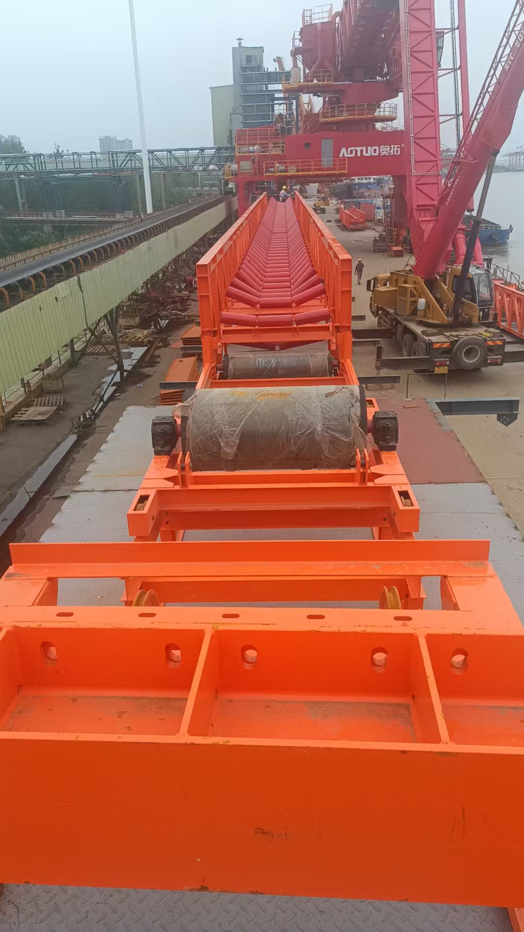 Offshore conveyor belt machine truss structure