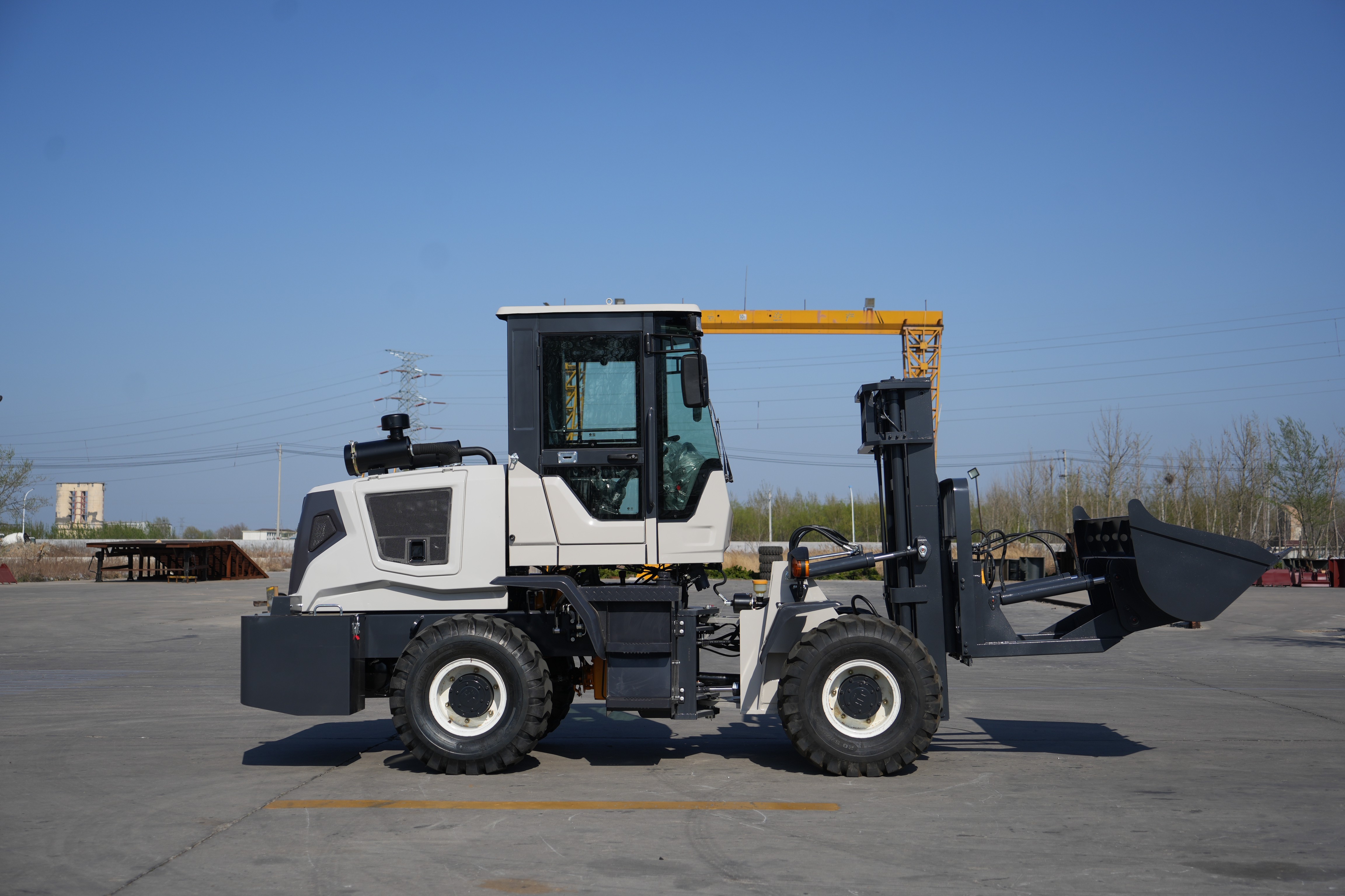 SDSG T30B Rough-Terrain Forklift