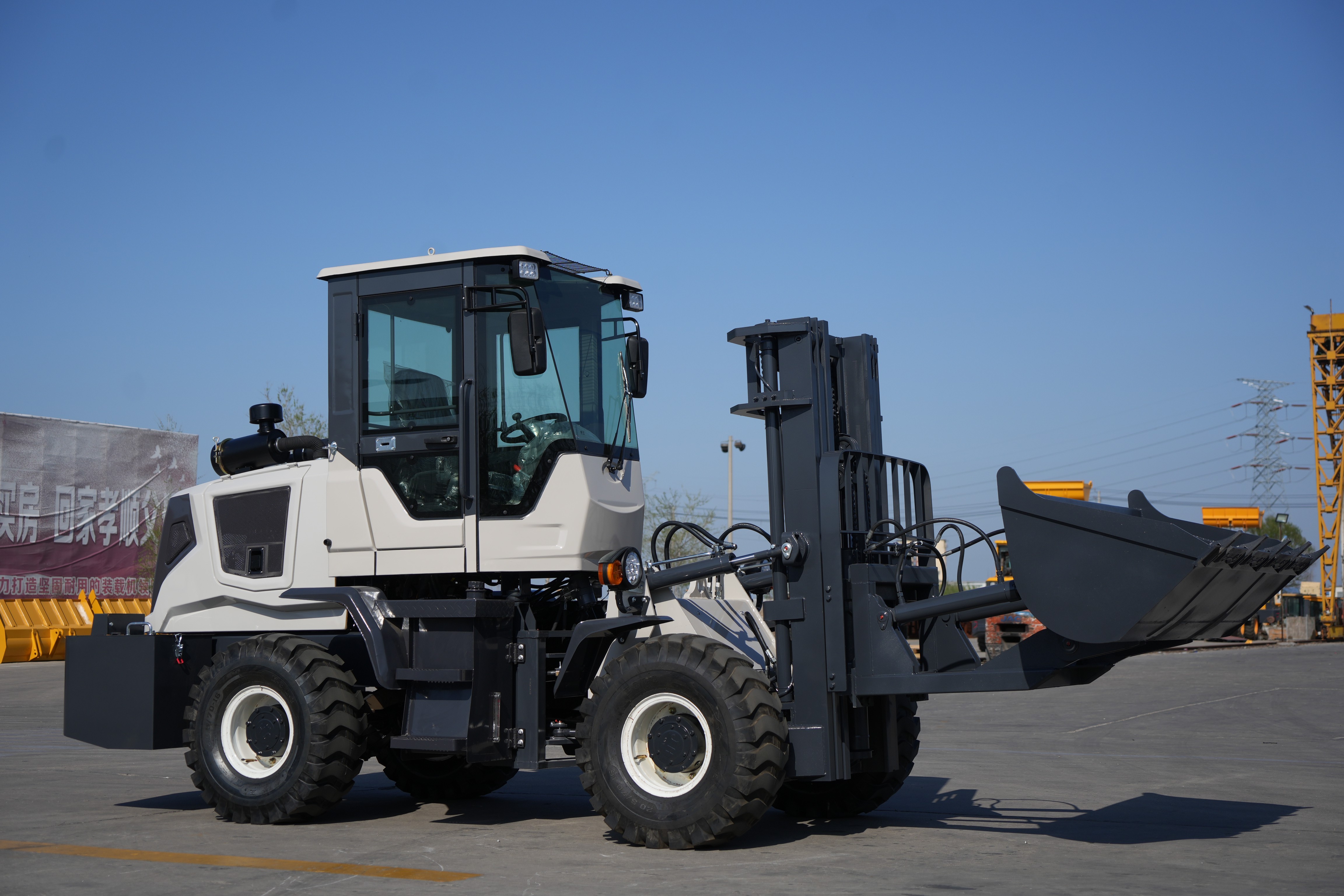 SDSG T30B Rough-Terrain Forklift
