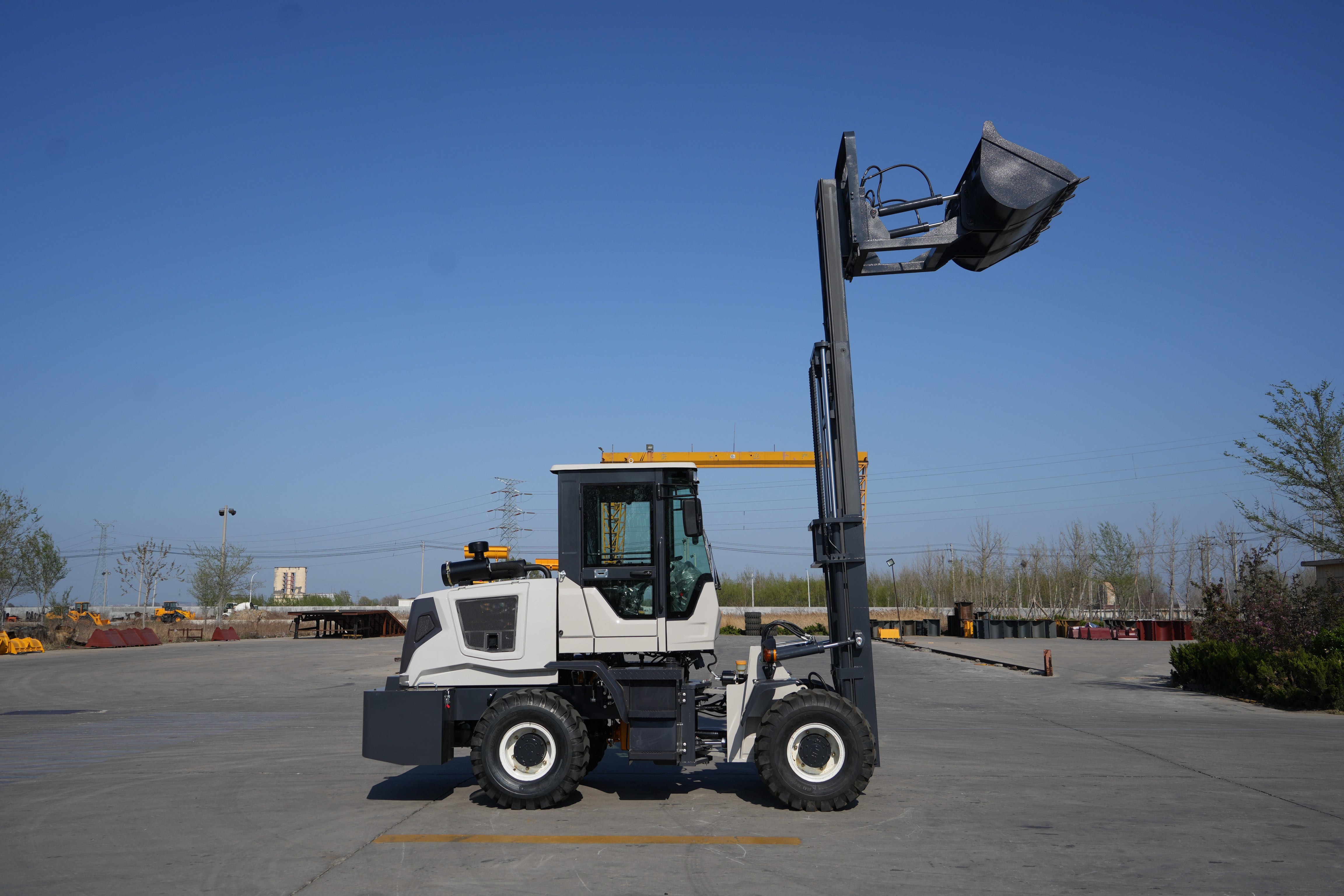 SDSG T30B Rough-Terrain Forklift