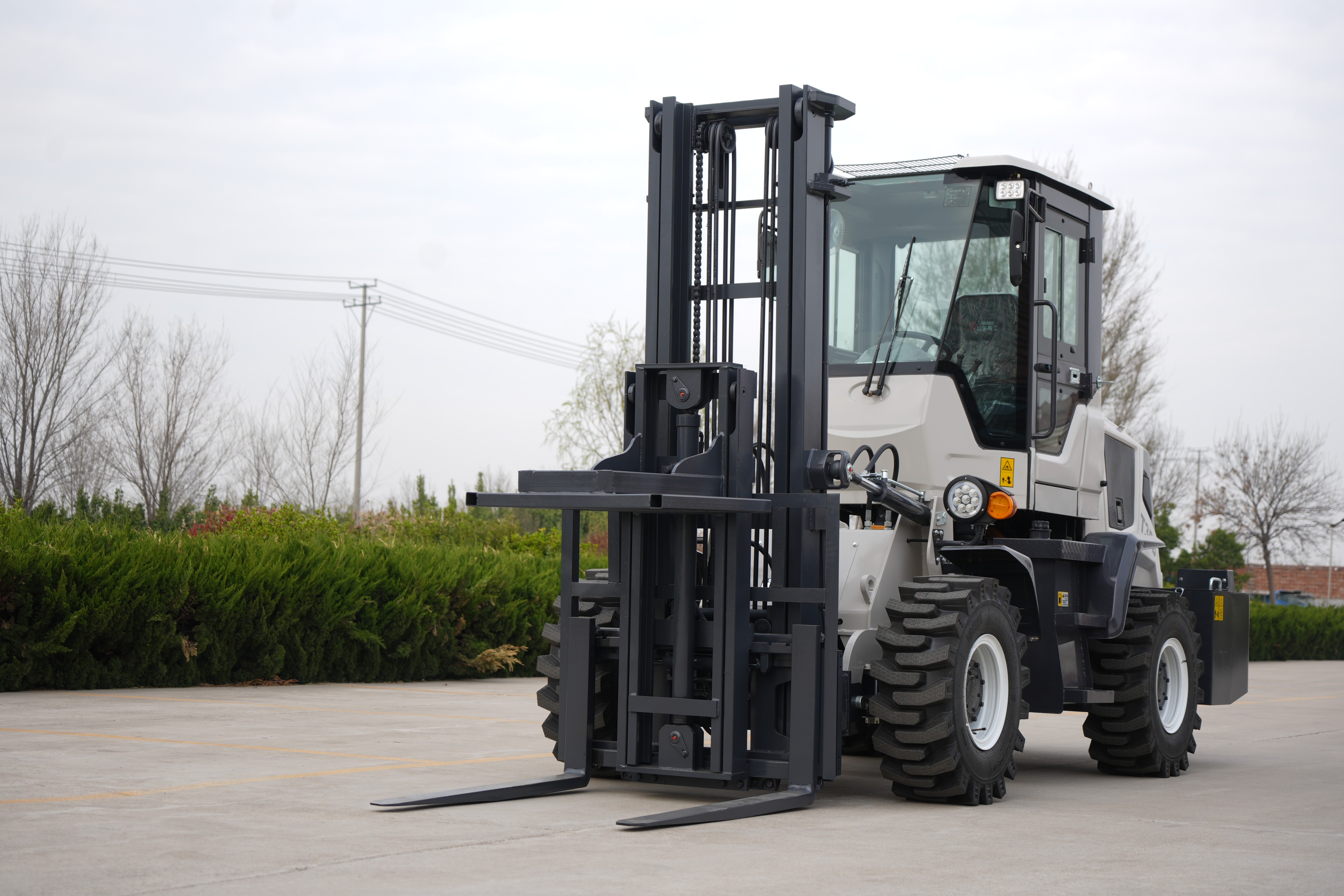 SDSG T35B Rough-Terrain Forklift