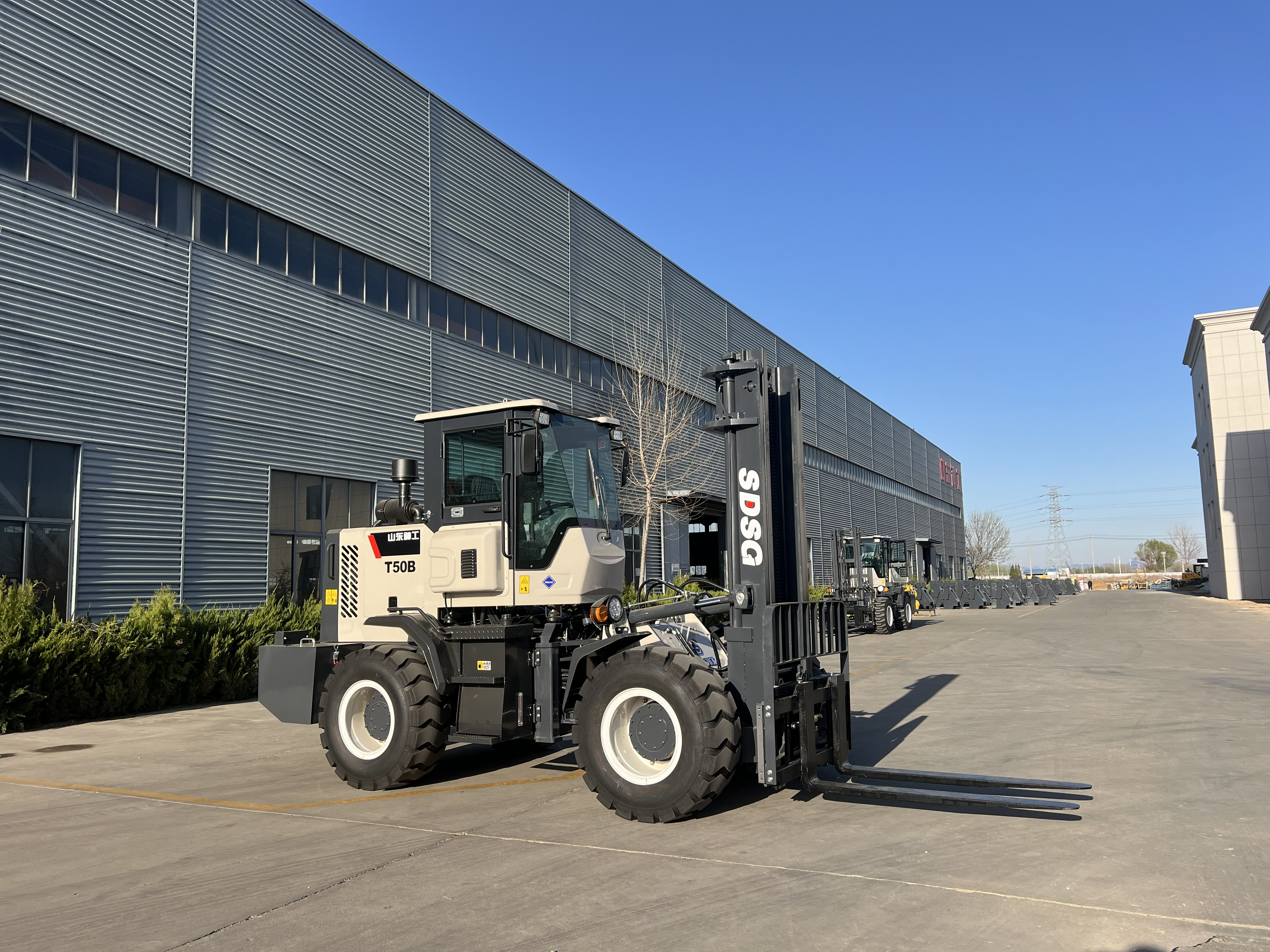 SDSG T50B Rough-Terrain Forklift