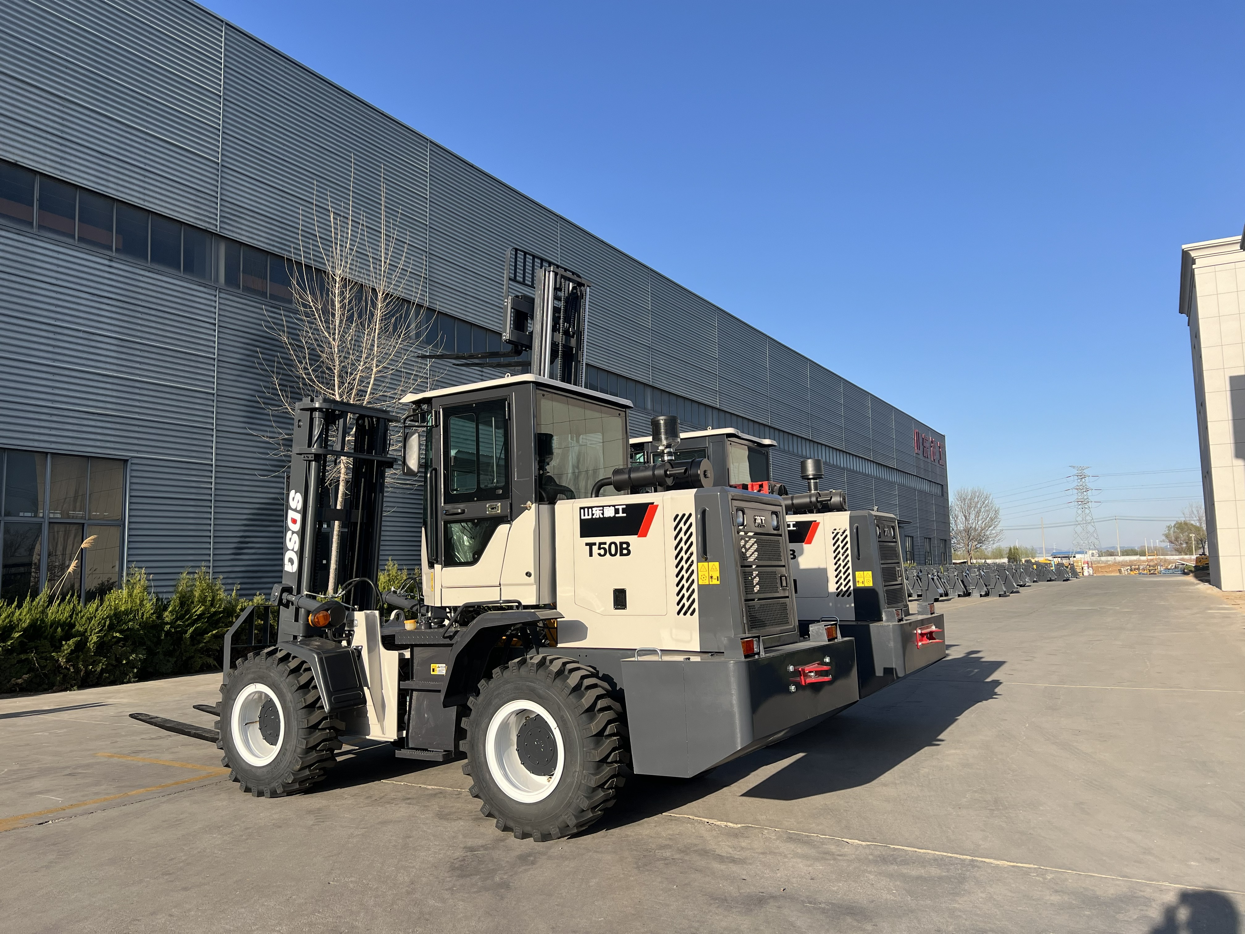 SDSG T50B Rough-Terrain Forklift