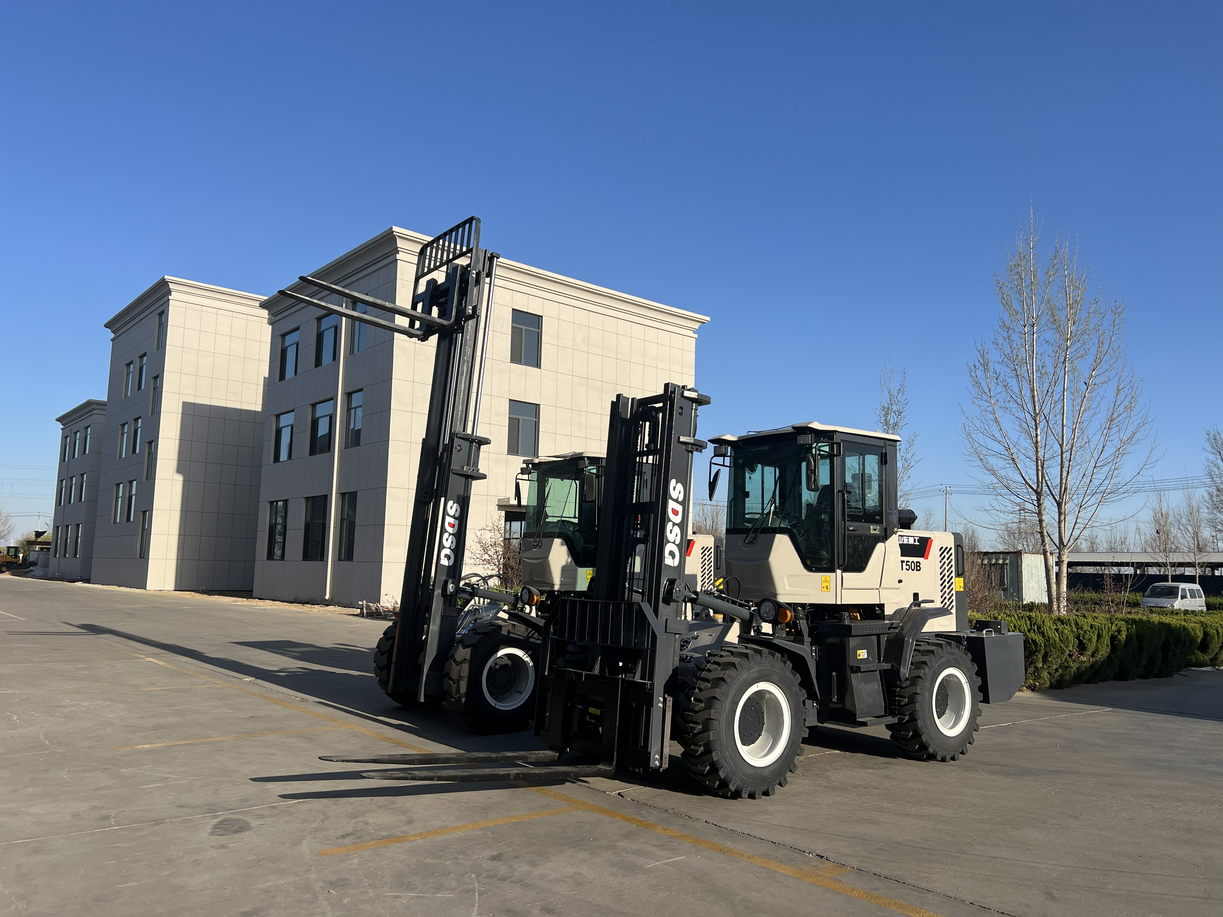 SDSG T50B Rough-Terrain Forklift