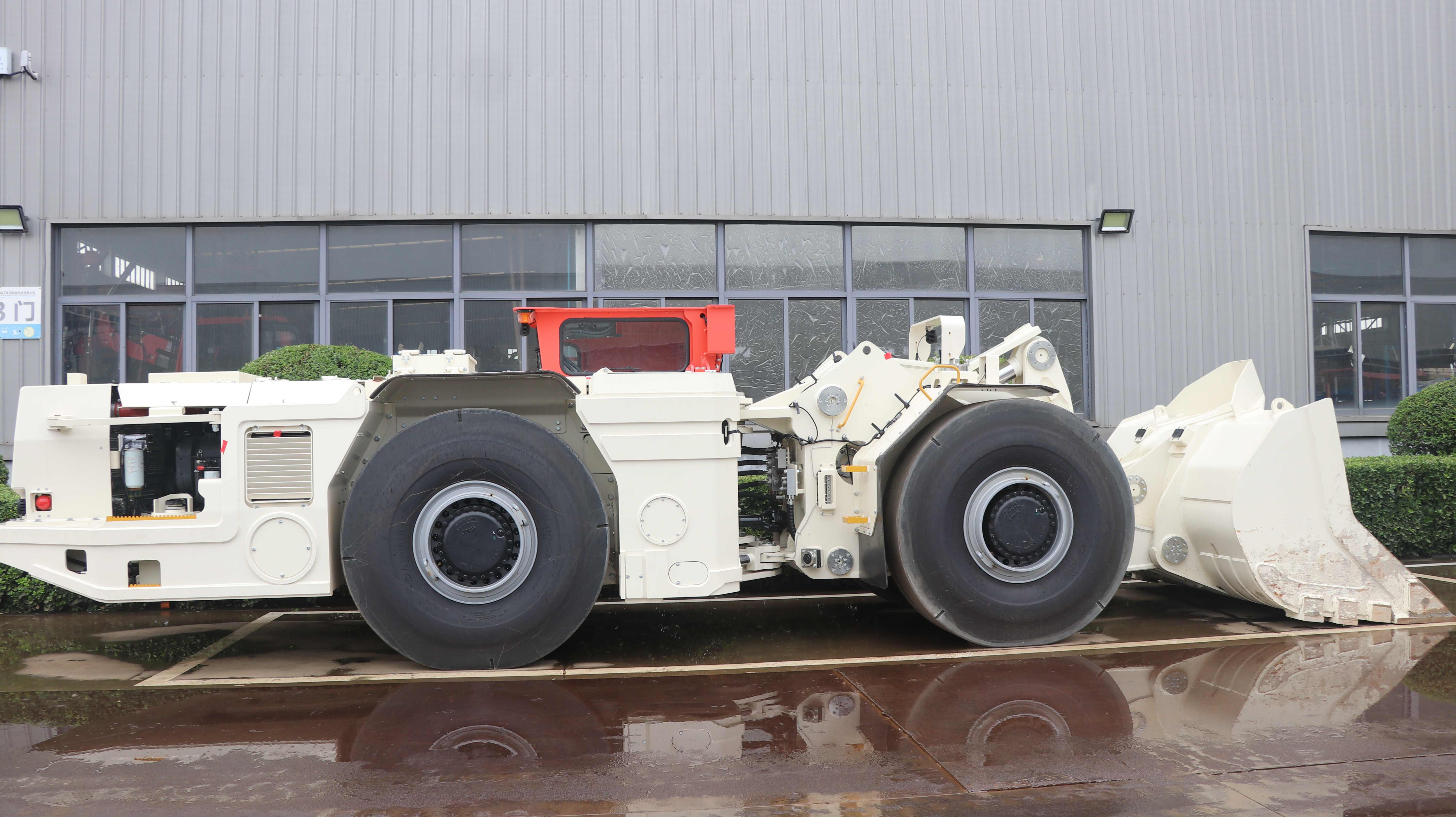 UL70 Load-Haul-Dump Machine