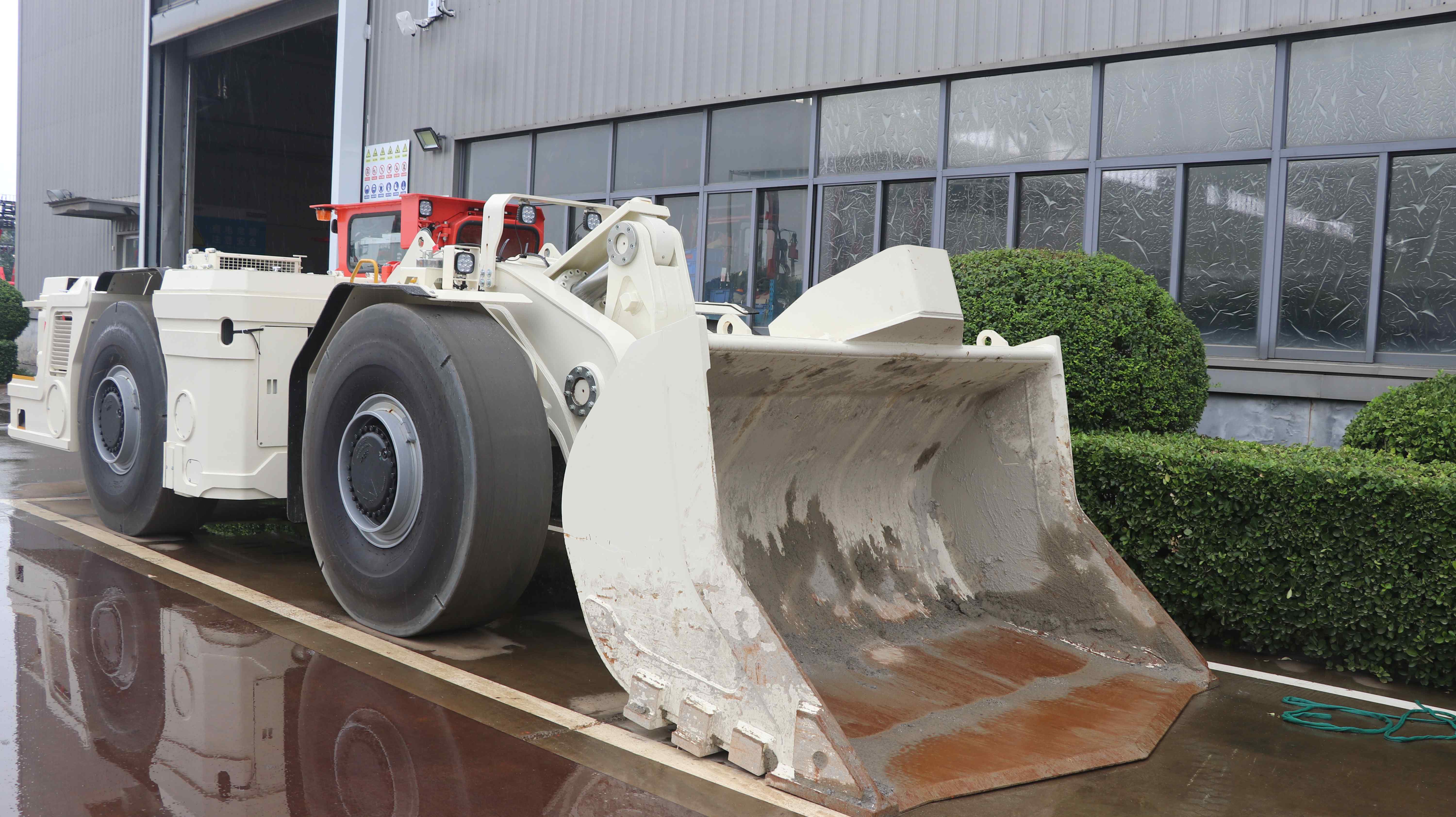 UL70 Load-Haul-Dump Machine