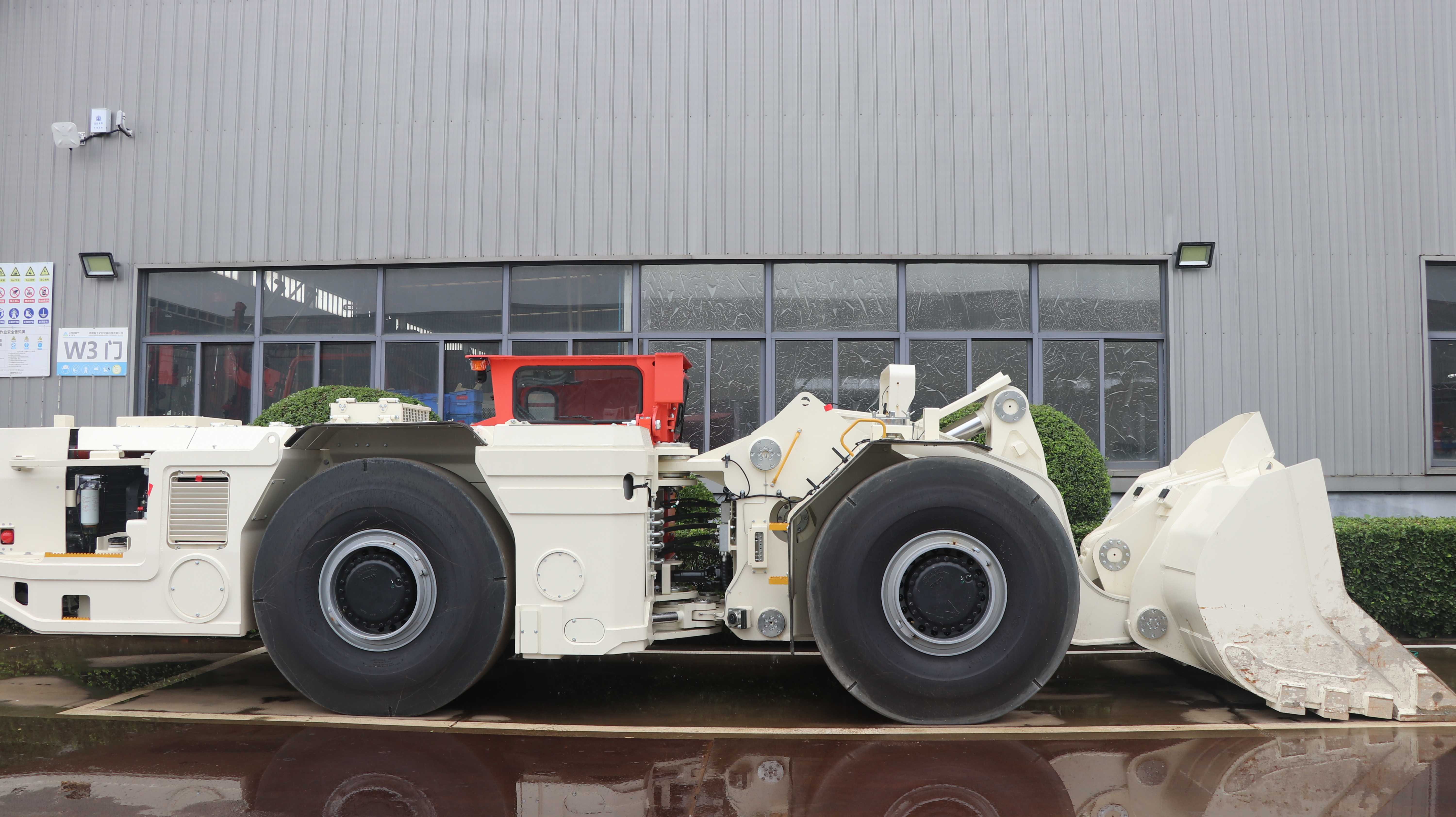UL100 Load-Haul-Dump Loader