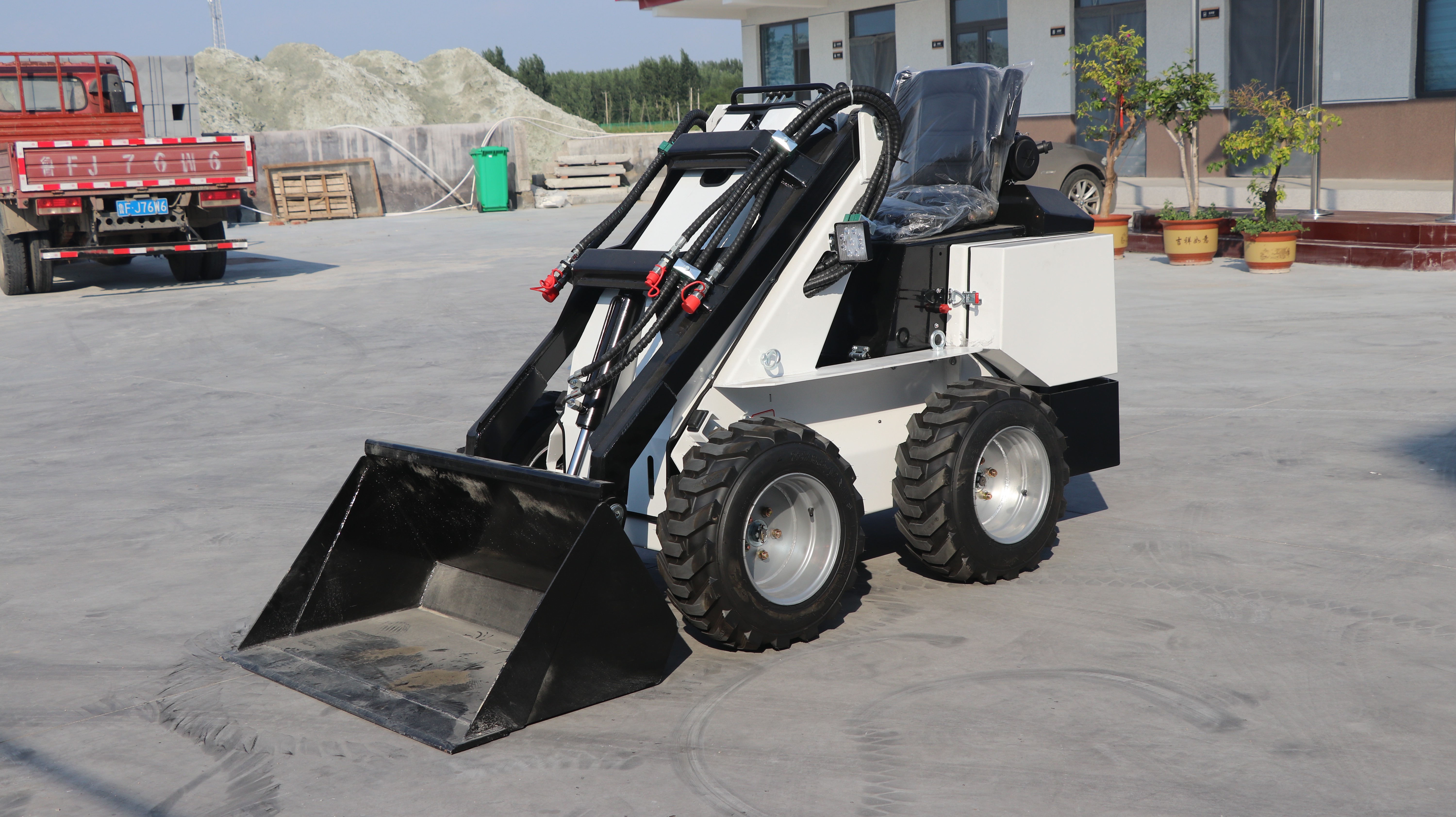SG-S300 Wheeled Skid Steer Loader