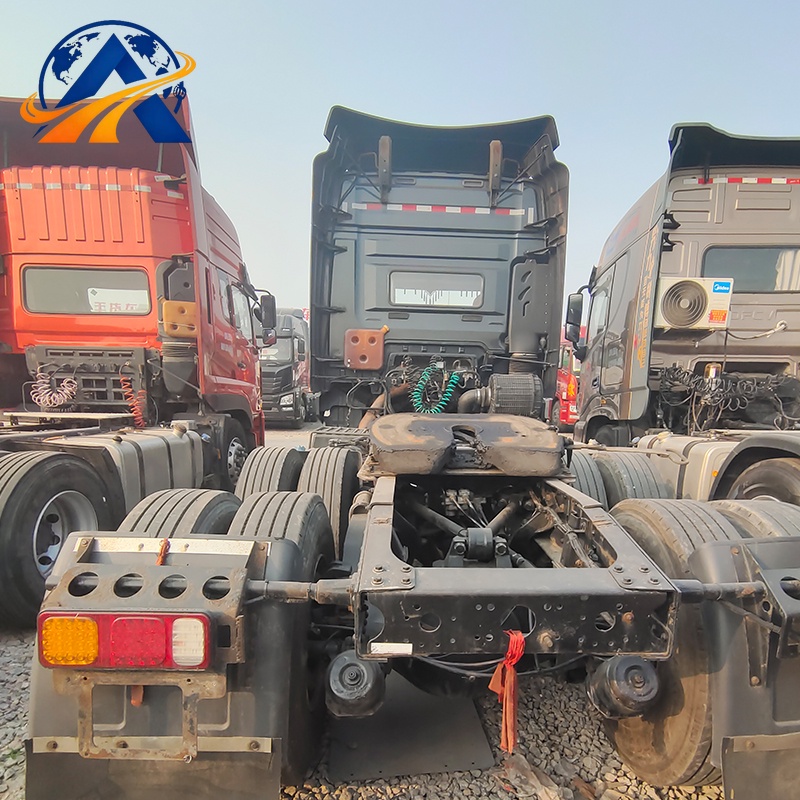 شاحنة جرار FAW JH6 6x4 بقدرة 460 حصان تعمل بالغاز الطبيعي المضغوط (CNG)