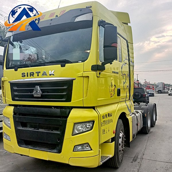 شاحنة Sinotruk بقدرة 540 حصان ودفع 6x4 وناقل حركة أوتوماتيكي