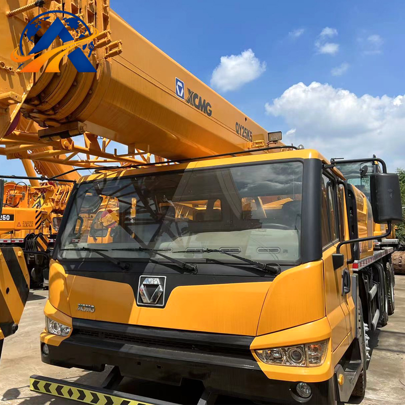 Grue sur camion XCMG QY25K5 de 25 tonnes