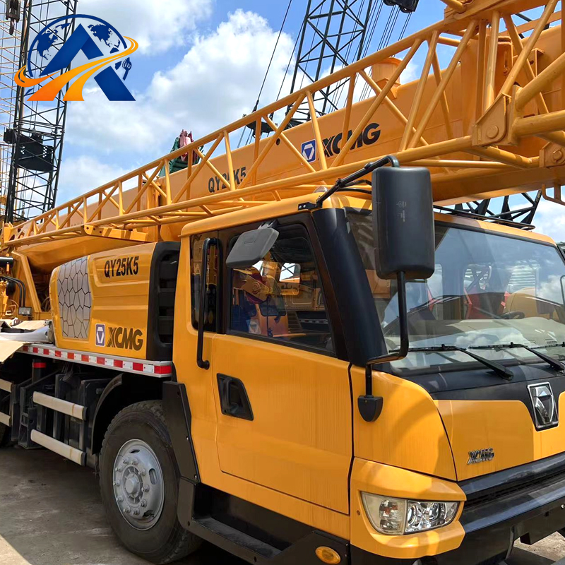Grue sur camion XCMG QY25K5 de 25 tonnes