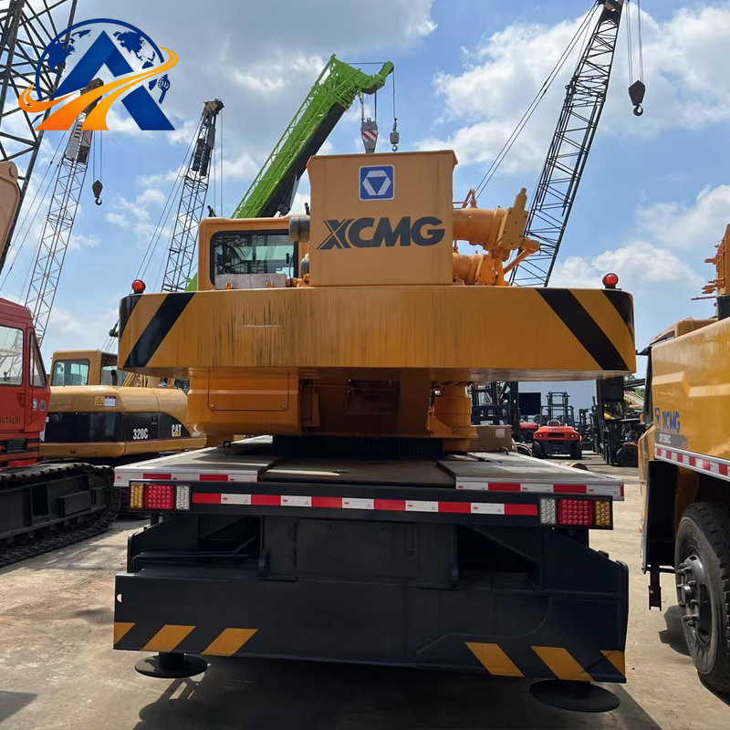 Grue sur camion XCMG QY25K5 de 25 tonnes