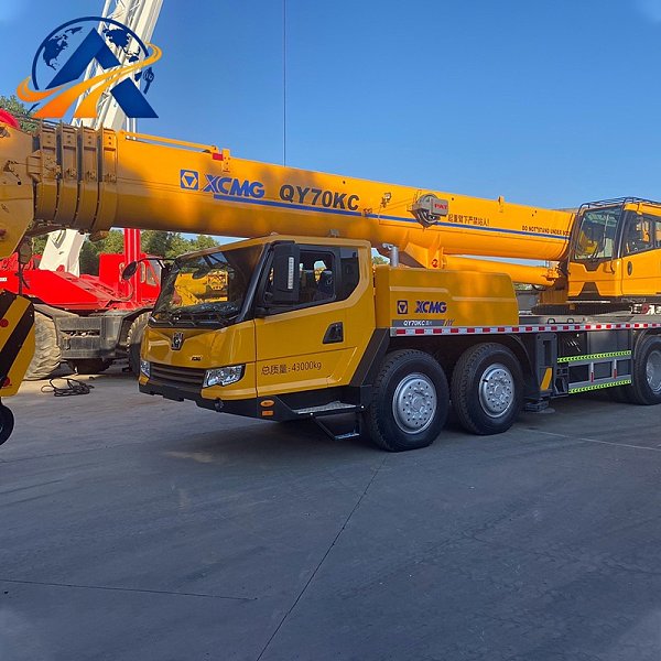 رافعة شاحنة XCMG QY70K بقدرة 70 طنًا