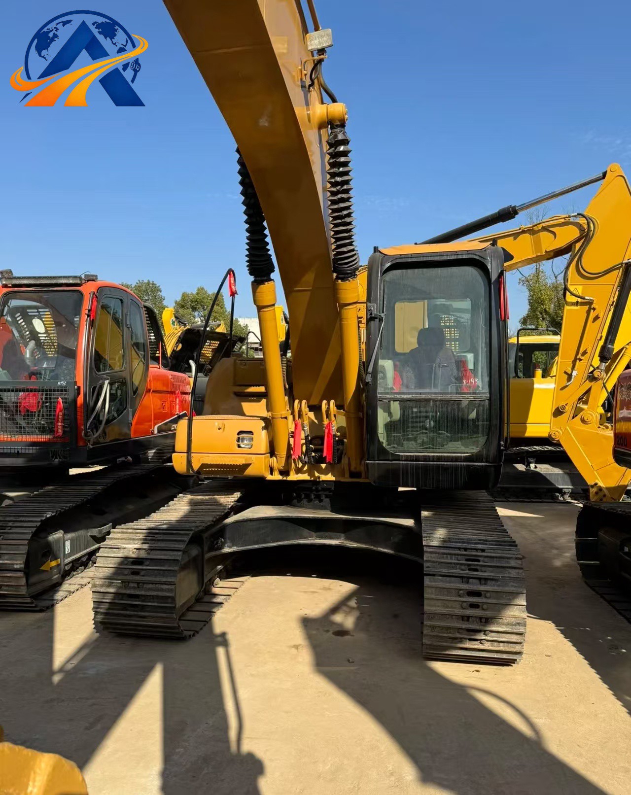 حفارة مجنزرة Caterpillar 320CL