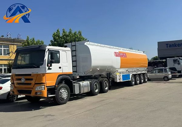 Camion malaxeur à béton 6×4 de 10 m³ (HOWO / SHACMAN, principal modèle d’exportation pour l’Afrique et l’Asie centrale) Camion malaxeur à béton 6×4 de 10 m³ (HOWO / SHACMAN, principal modèle d’exportation pour l’Afrique et l’Asie centrale)